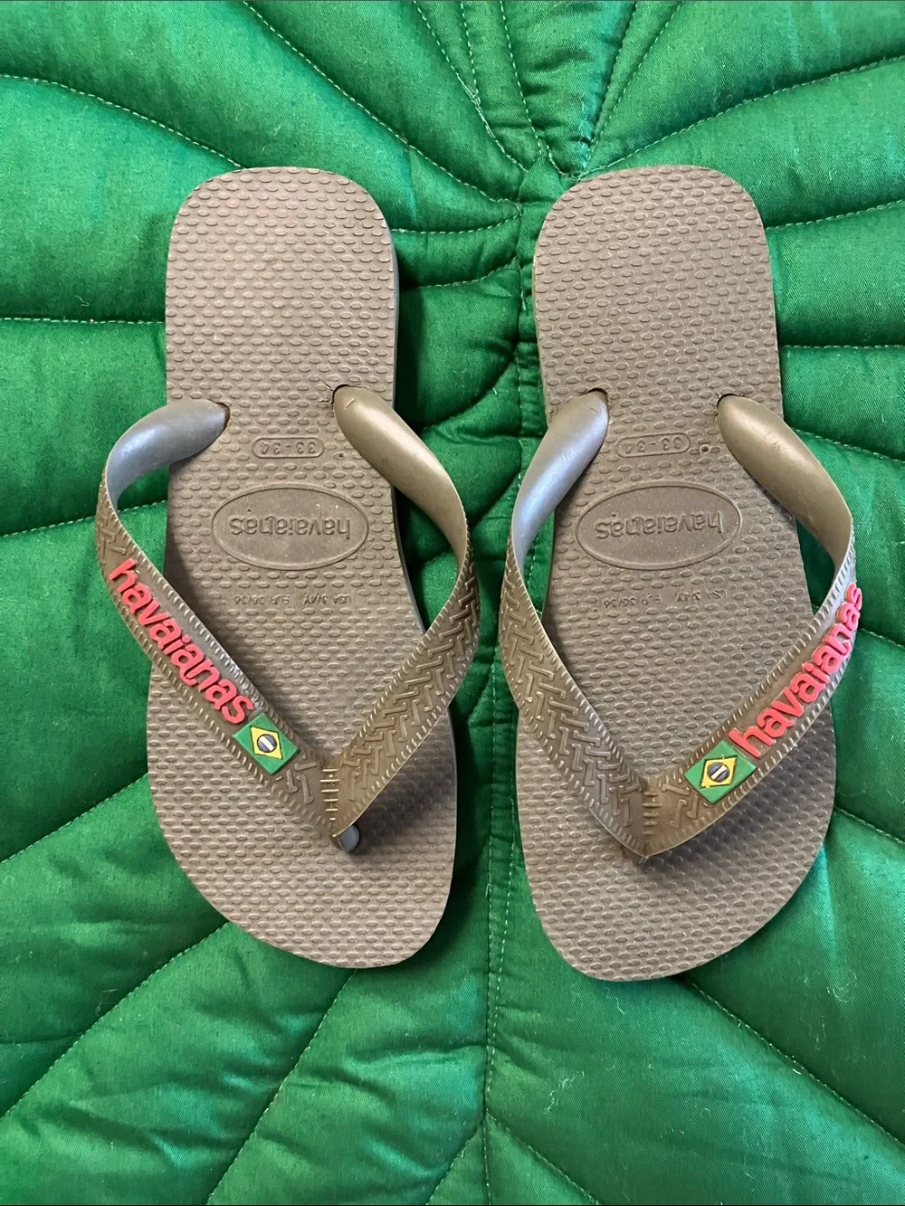 NWOT Havaianas kids sandals / slippers grey. Size 3/4 big kid.